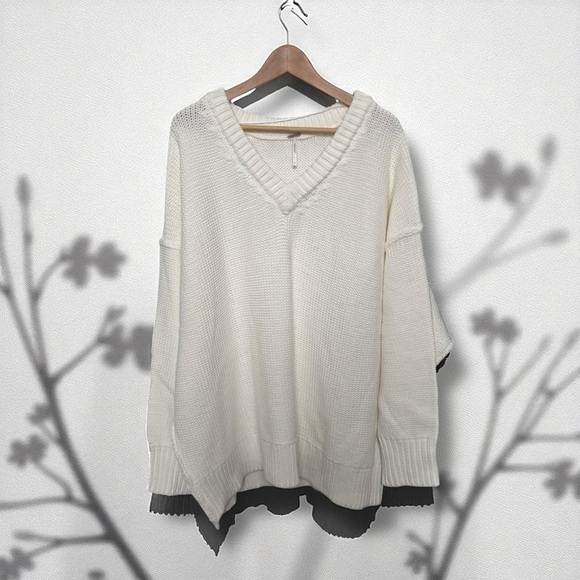 NWOT FREE PEOPLE ALI V-NECK SWEATER Boho Knit Cozy Minimalist oversized L - Picture 4 of 10